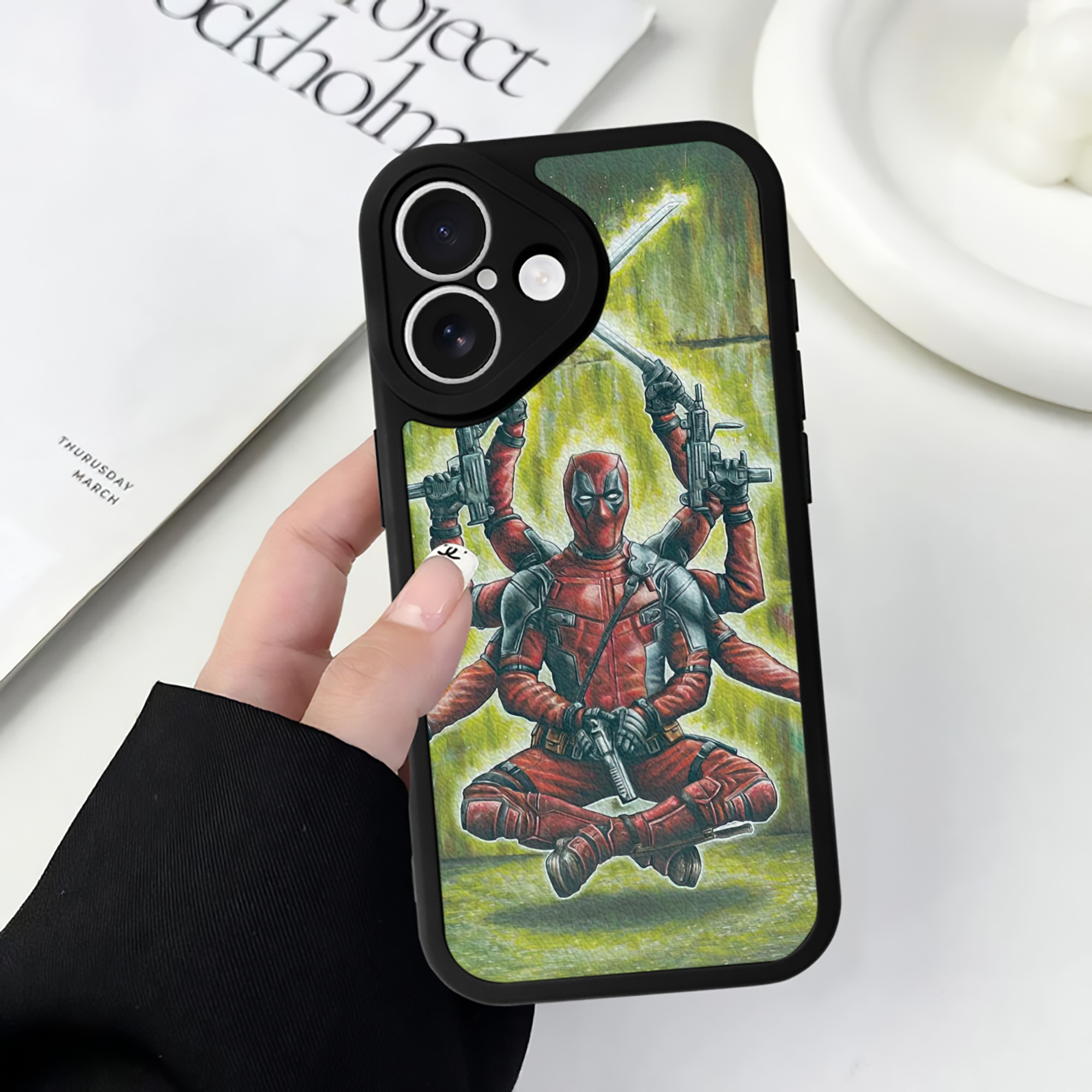 （画像用） Deadpool デッドプール 【iPhone 16シリーズ対応】シリコンスマホケース（レザー調） 材質：シリコン